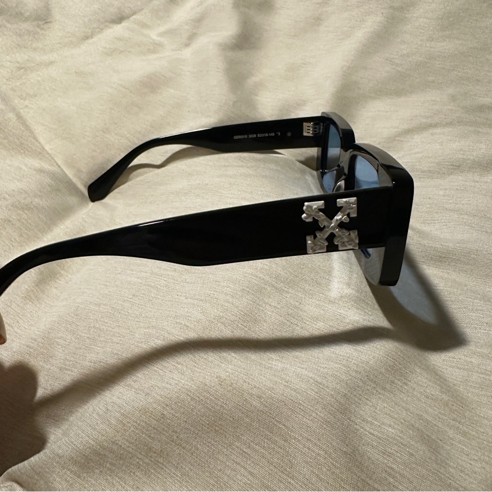 Off White Arthur Rectangle Sunglasses - image 4